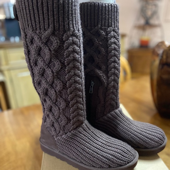 UGG CLASSIC CARDI CABLED KNIT BROWN BOOTS - WOMEN'S 8 - Picture 6 of 15
